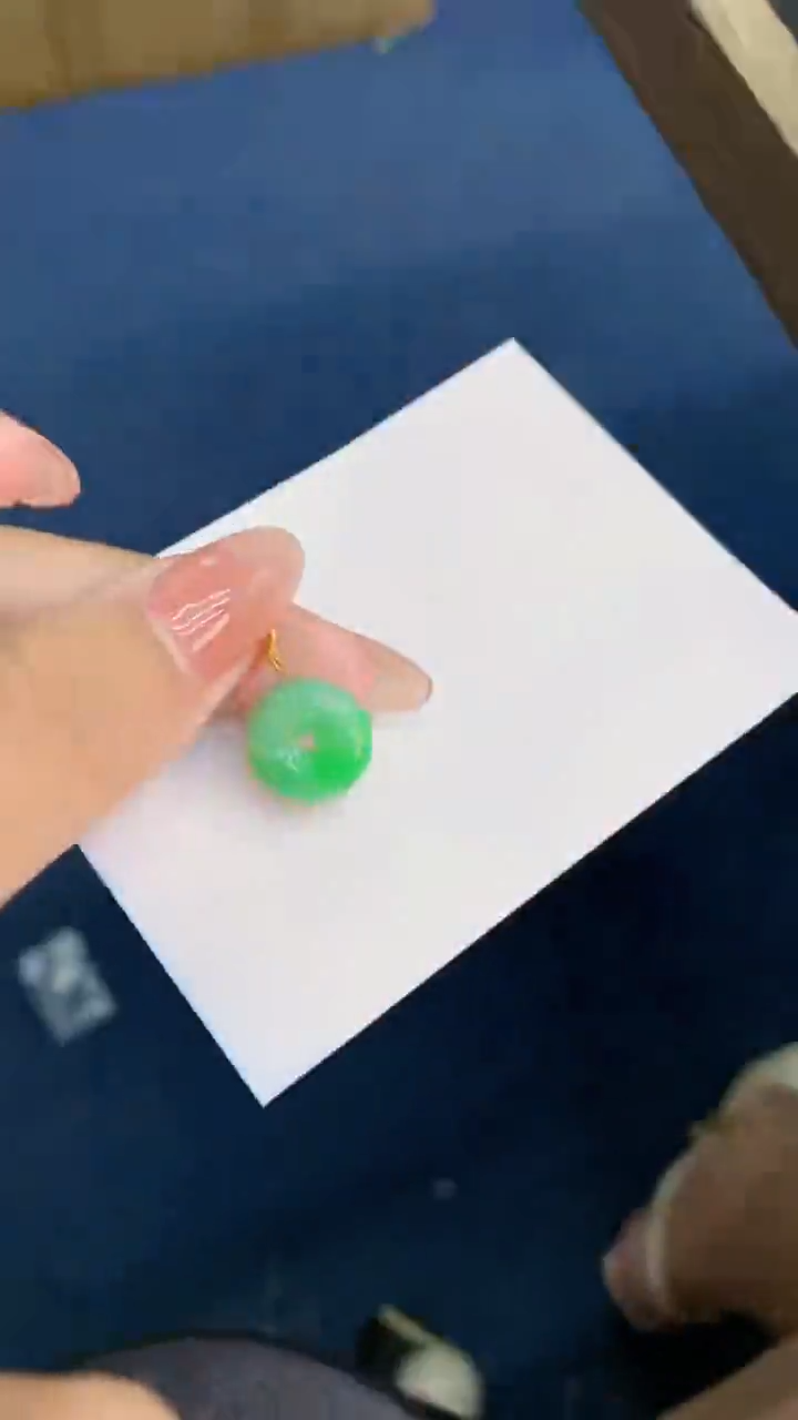 翡翠未镶嵌颈饰           1