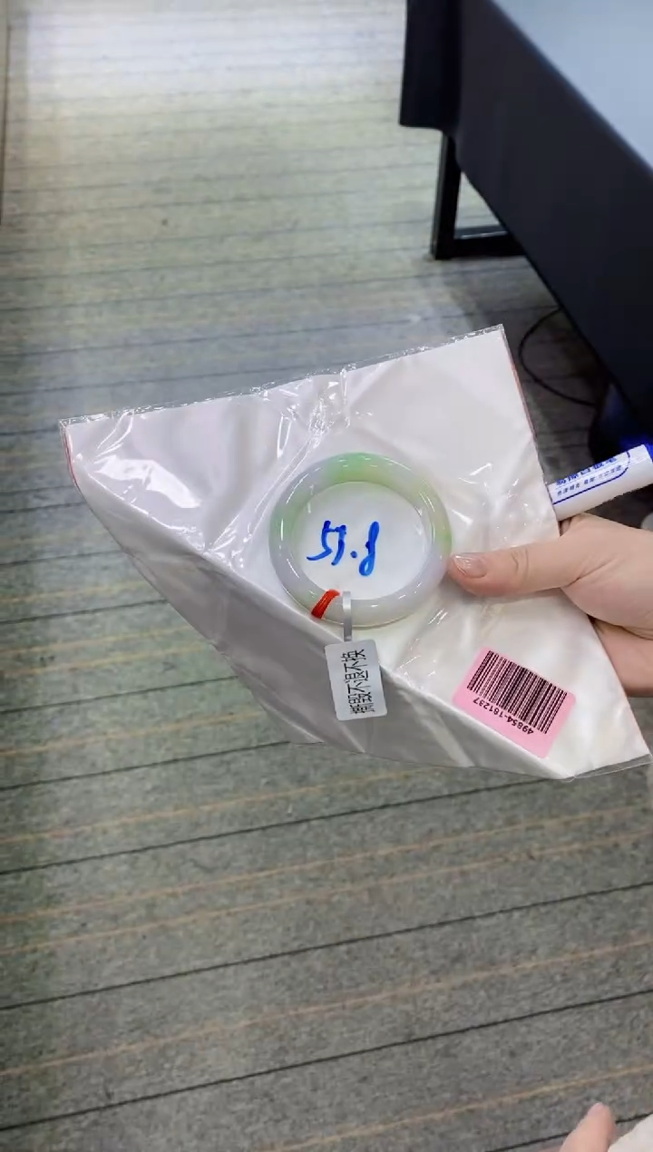 【闪购商品】翡翠手镯未镶嵌             