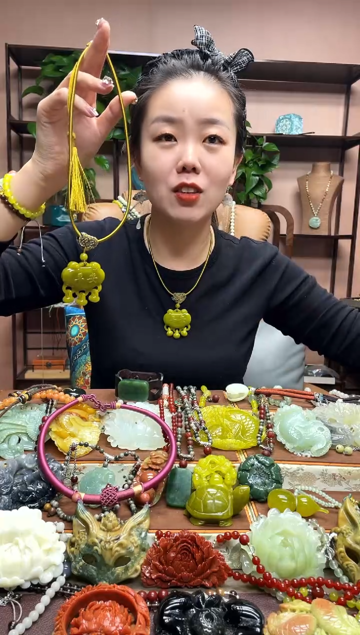 未镶嵌岫玉吊坠多样性发货发其中之一