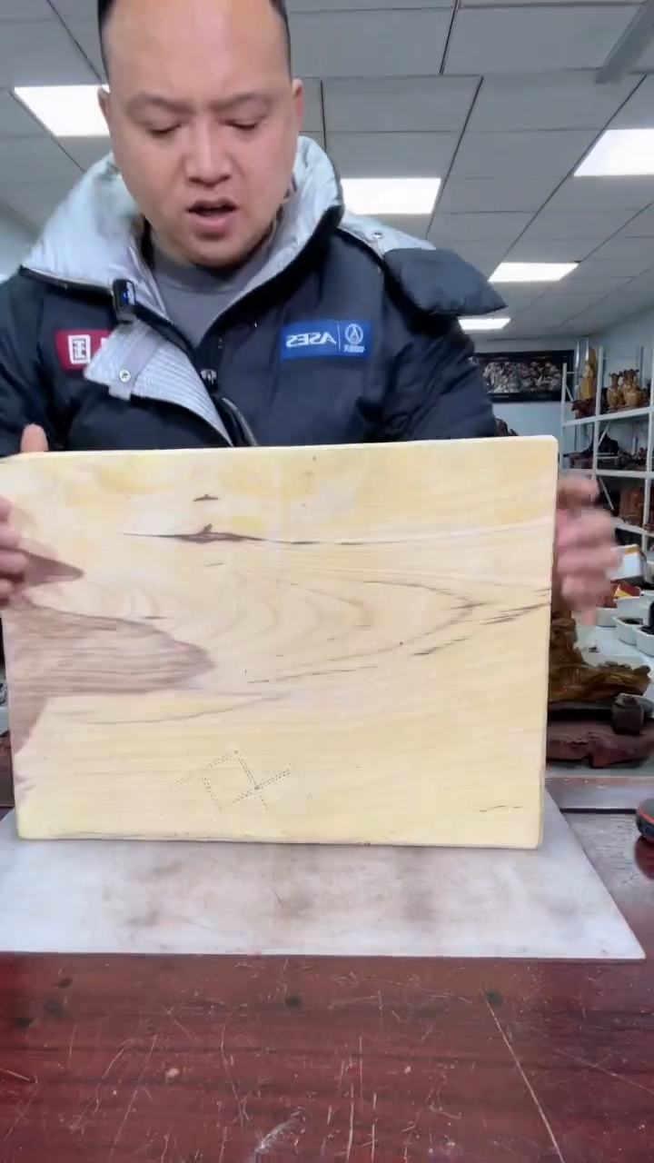 【闪购商品】花梨木类木雕工艺品88888888