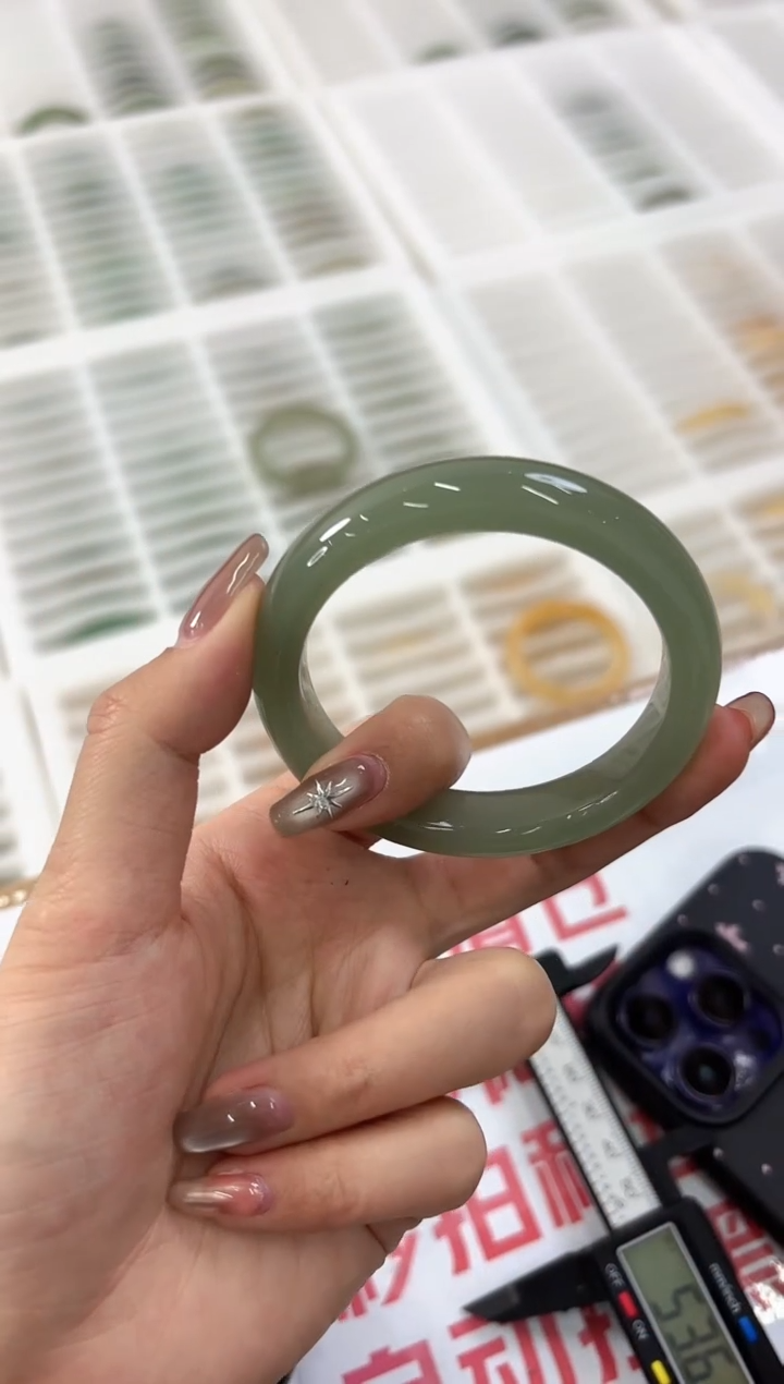 未镶嵌手镯石英质玉107-56D