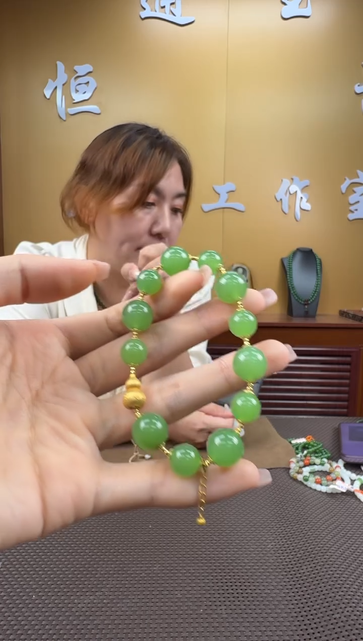 颈饰18K金镶嵌和田玉手串12mm