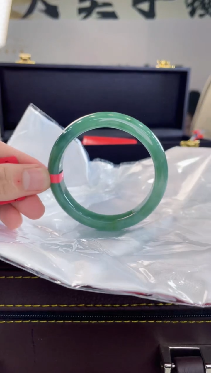 【闪购商品】翡翠手镯未镶嵌手镯