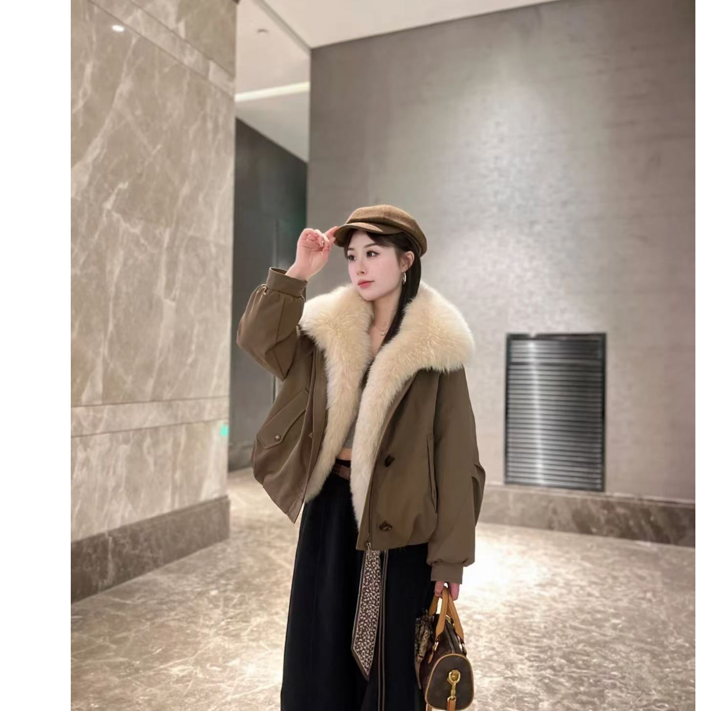 气质时尚大毛领短外套女2025冬季新款洋气高级感外套A812301