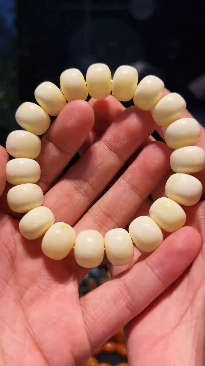【闪购商品】蜜蜡手串未镶嵌15+(瓷白蜡)