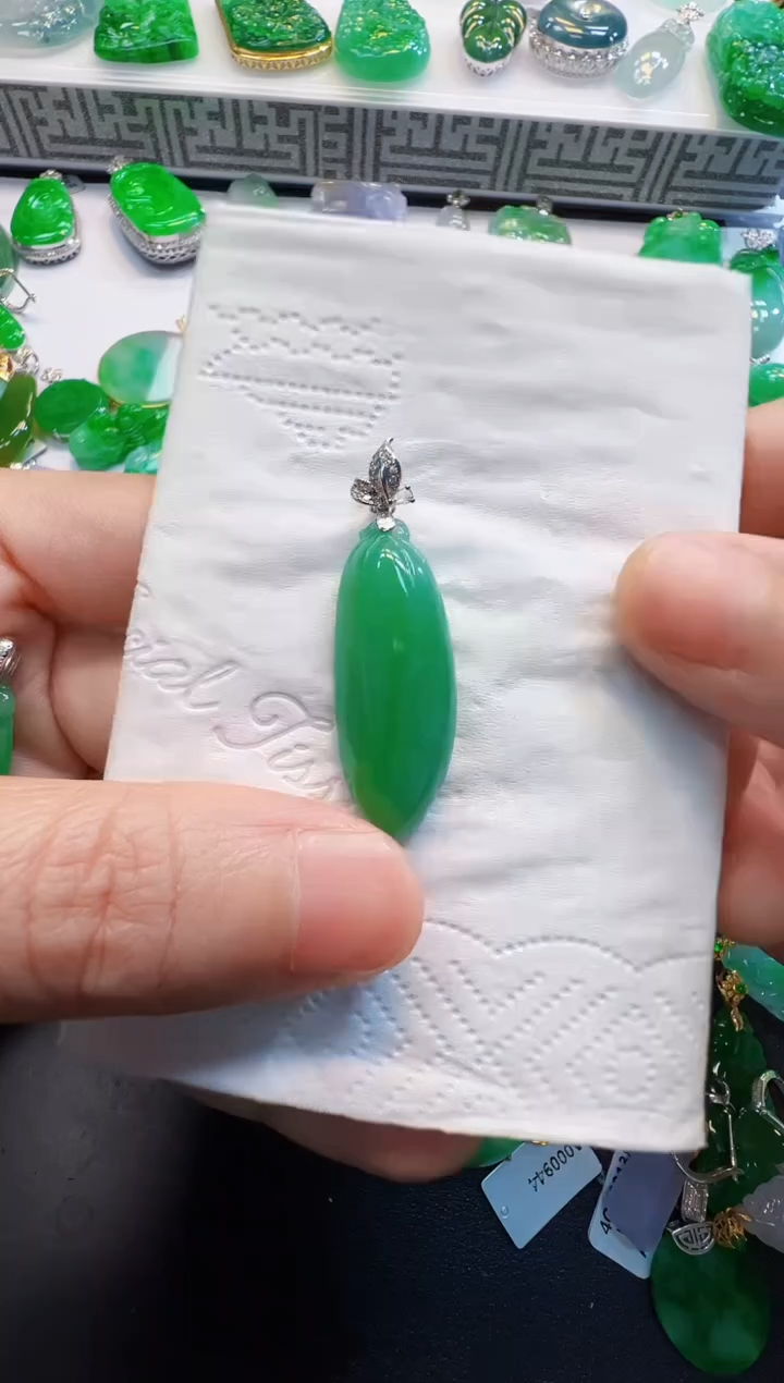 翡翠18K金镶嵌吊坠(不含链)4800