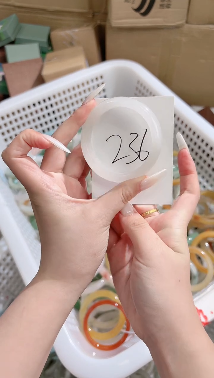 石英质玉手镯未镶嵌K236-53