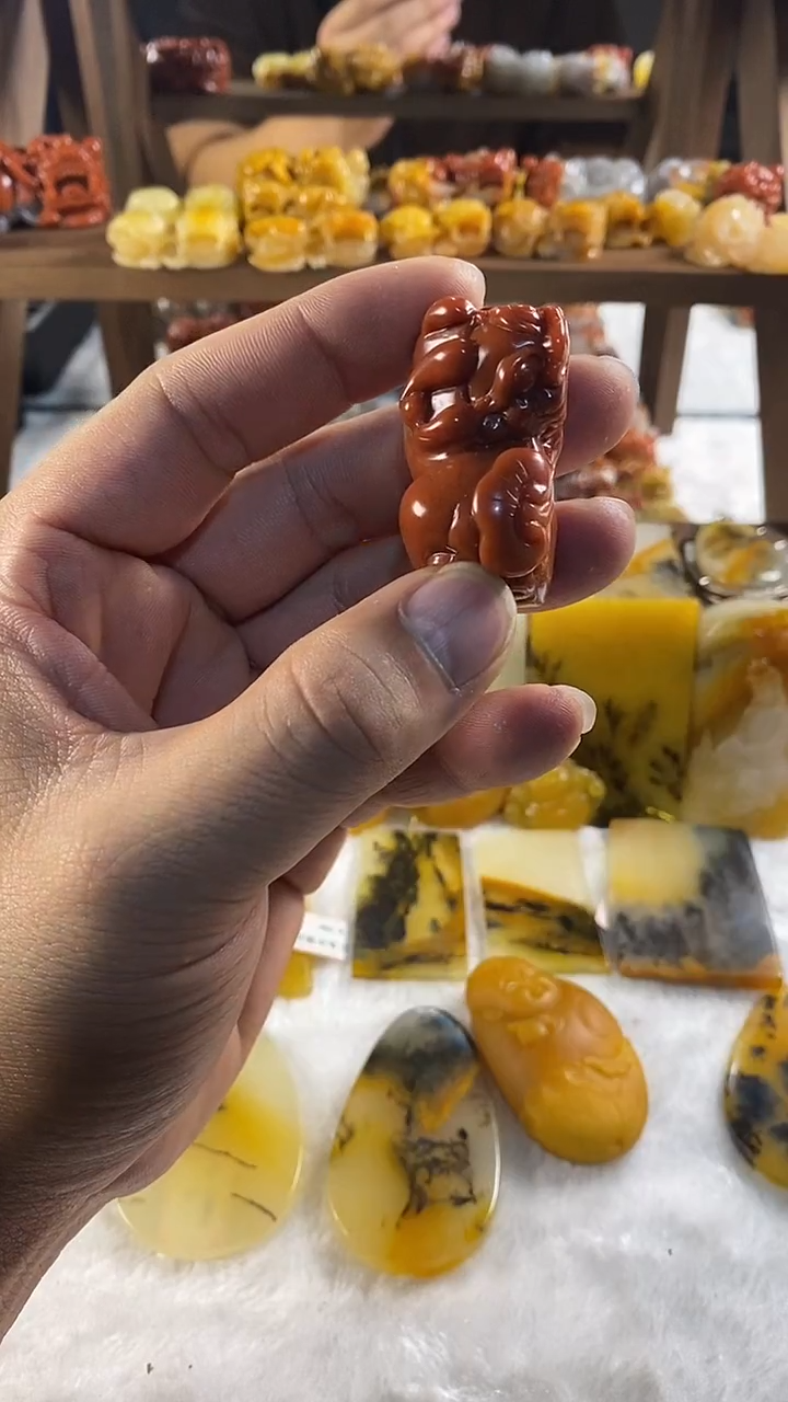 未镶嵌石英质玉挂件石英质玉挂件