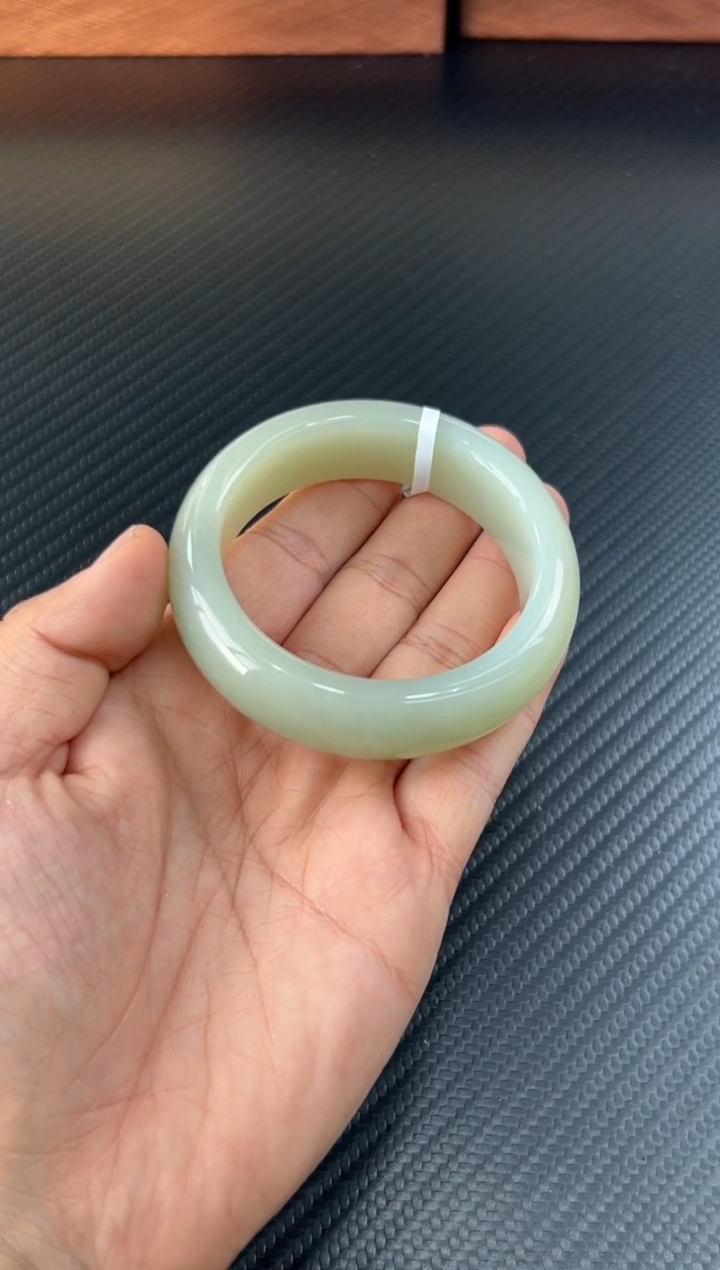 未镶嵌手镯和田玉且末近矿微色差52 mM