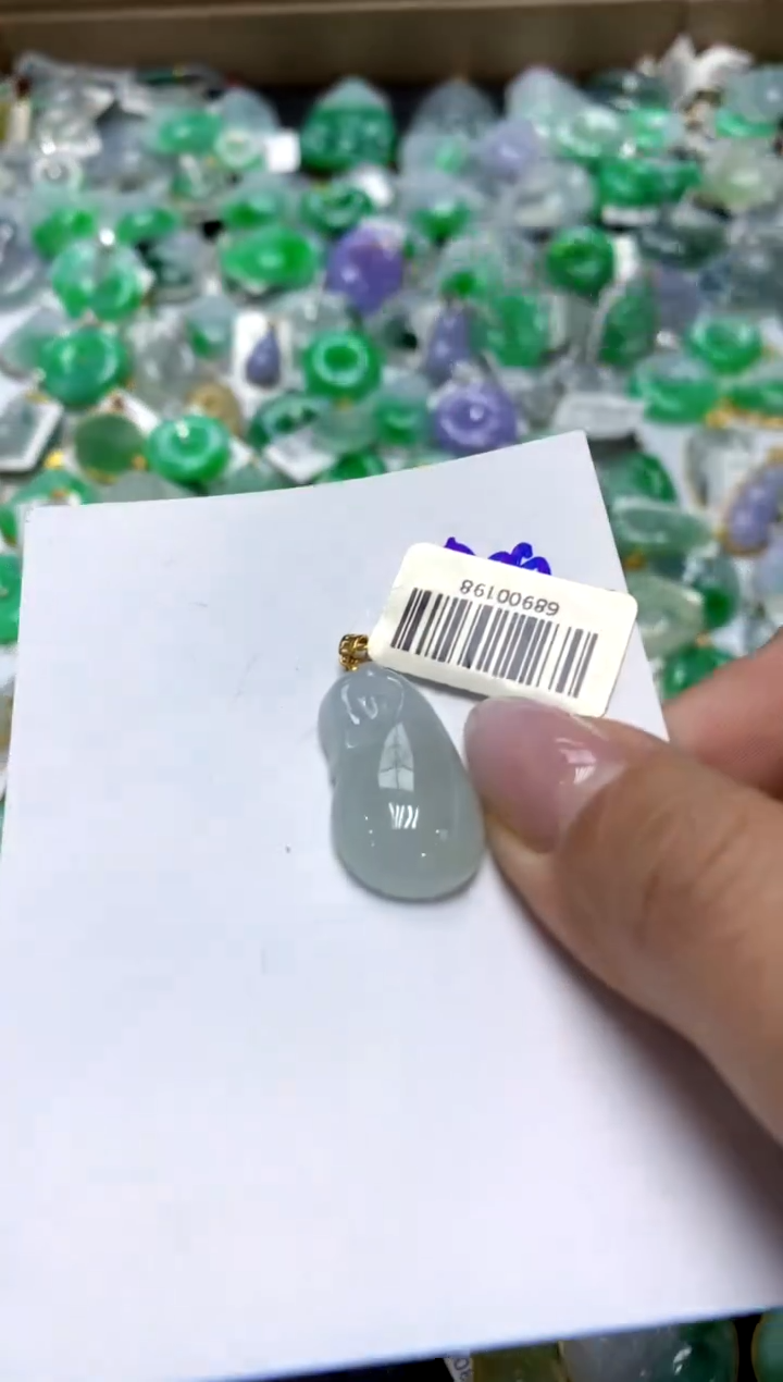 翡翠18K金镶嵌颈饰111111111111111111