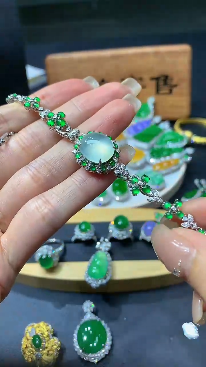 【闪购商品】翡翠手链18K金镶嵌团购