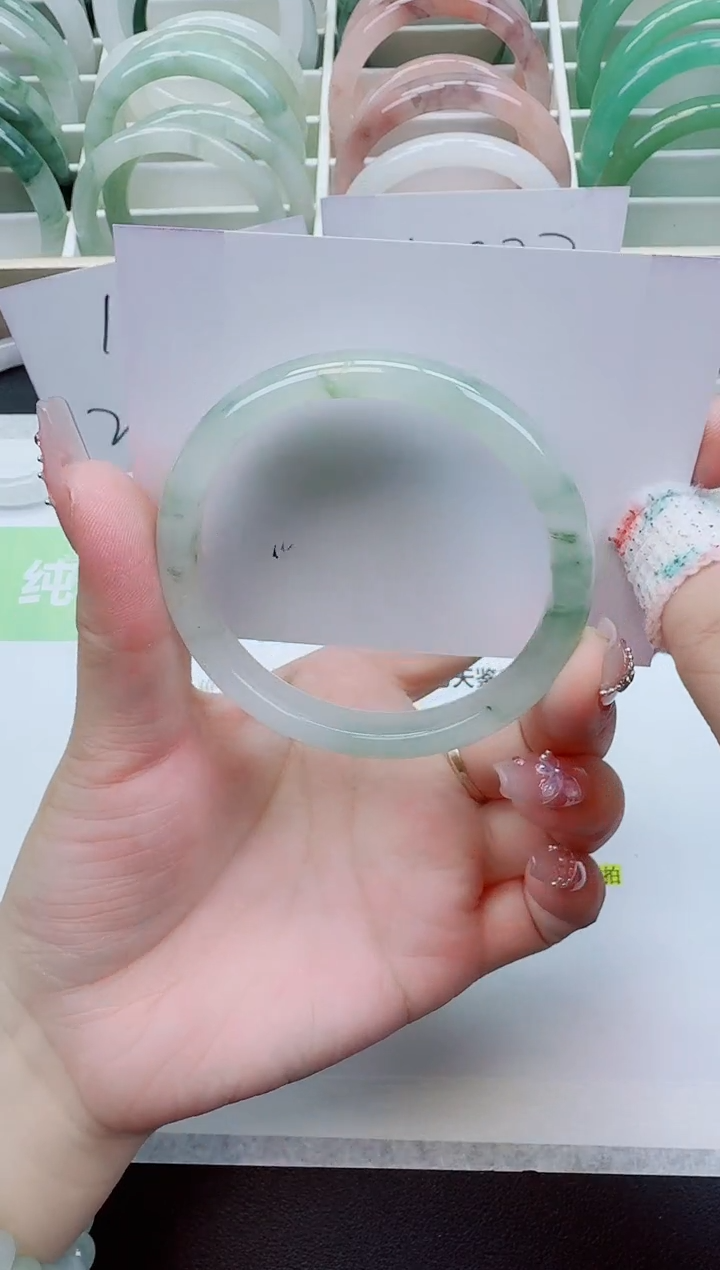 【闪购商品】石英质玉手镯未镶嵌95/55-56圈