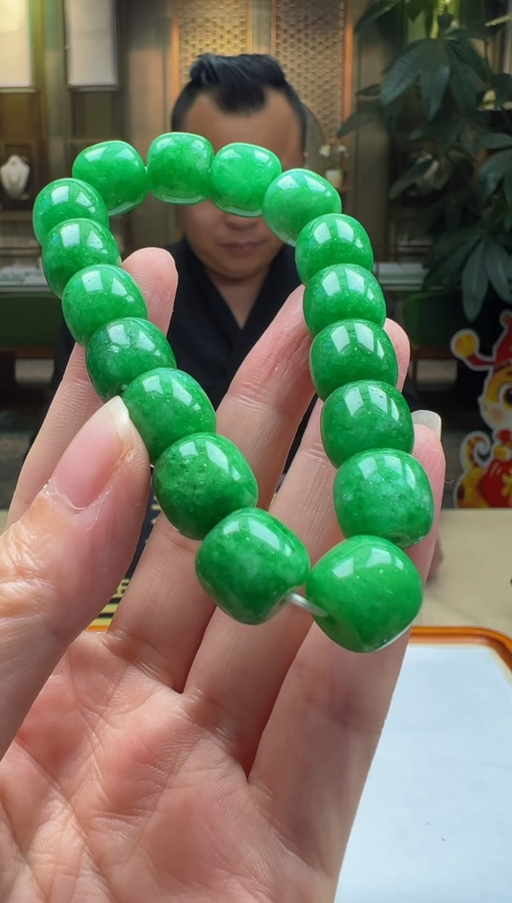 翡翠未镶嵌颈饰YQ-2025-5-30-30