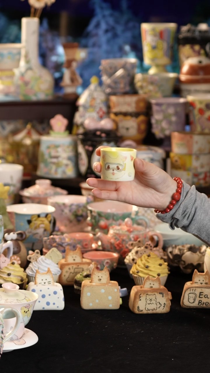 摆件陶景德镇釉下彩手绘设计师款陶瓷