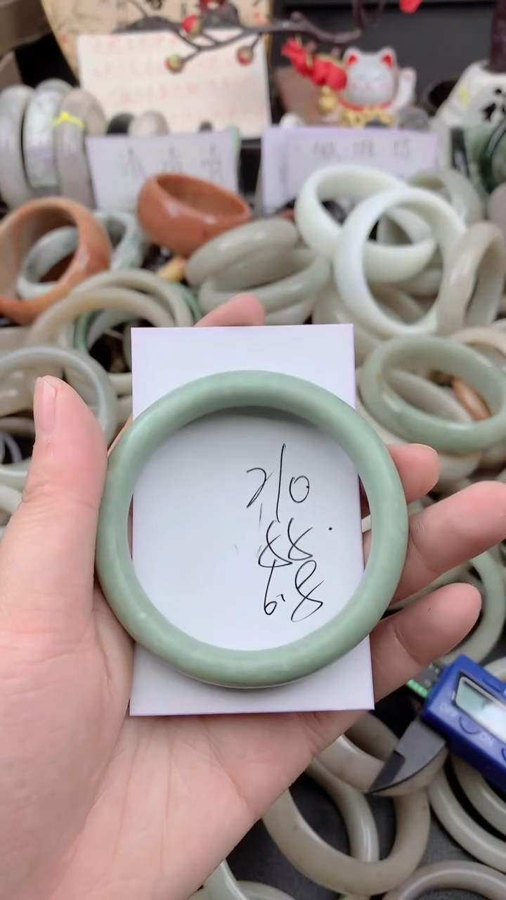 未镶嵌手镯石英质玉210