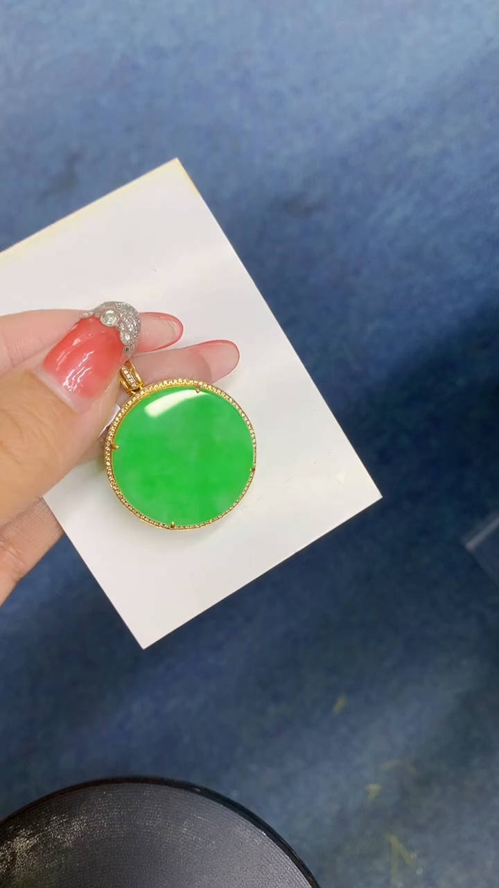 颈饰18K金镶嵌翡翠1