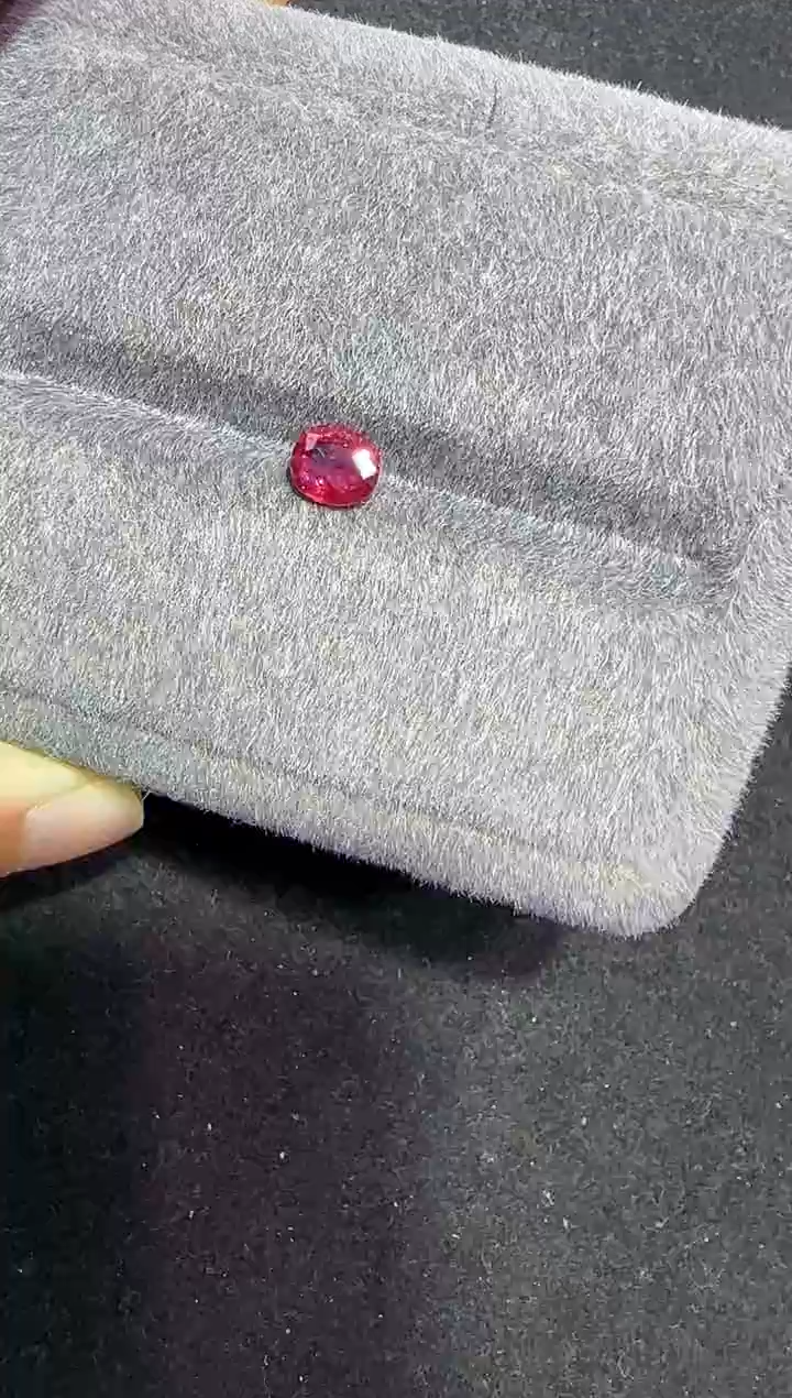 定制红宝石定制未镶嵌天然1.075克拉国际证书无烧鸽血红