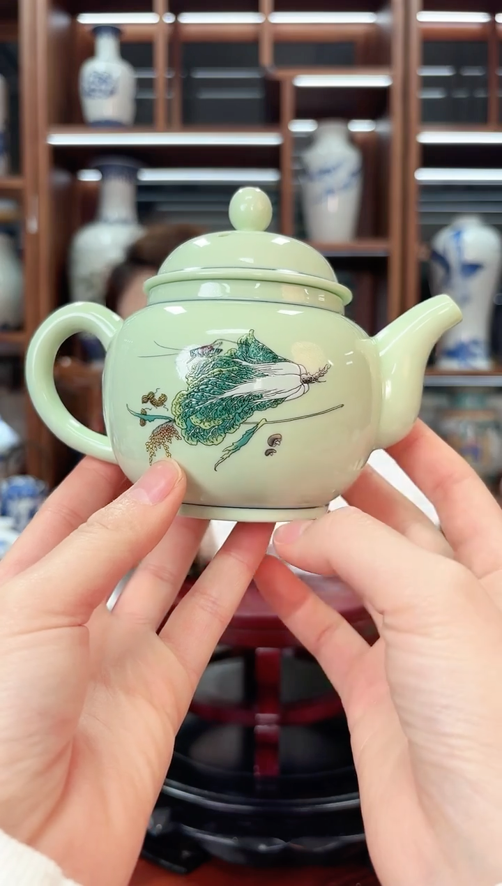 A52景德镇绿稀稀白菜茶壶