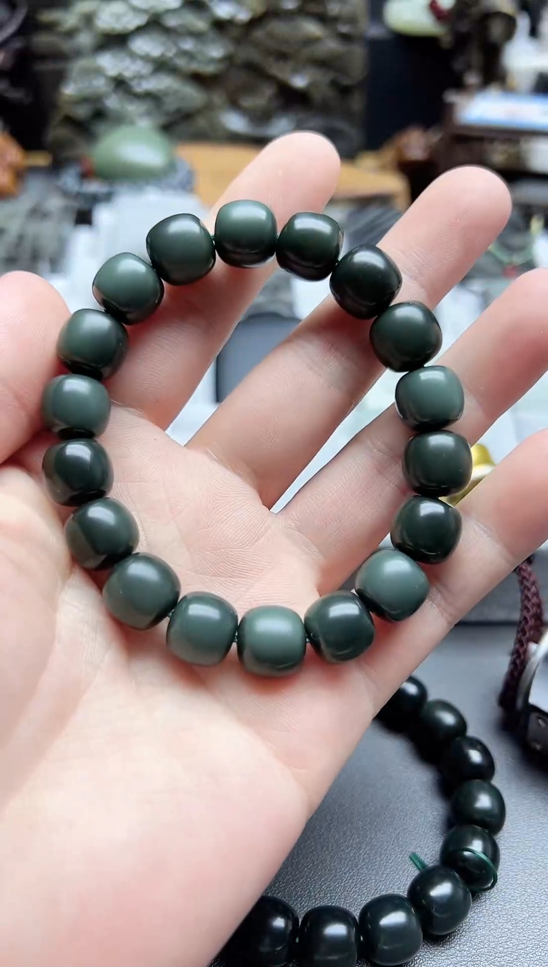 未镶嵌手链和田玉卡12精品特细沙枣青手串