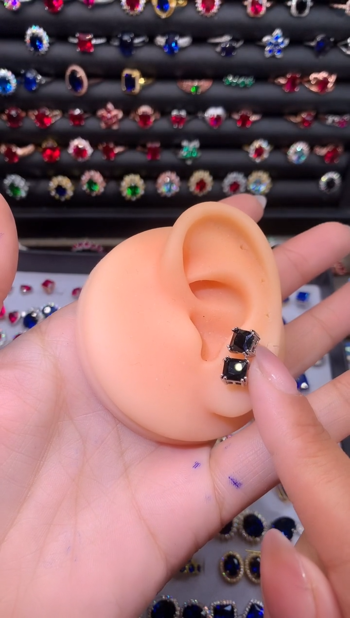 【闪购商品】蓝宝石耳饰银S925镶嵌6山蓝