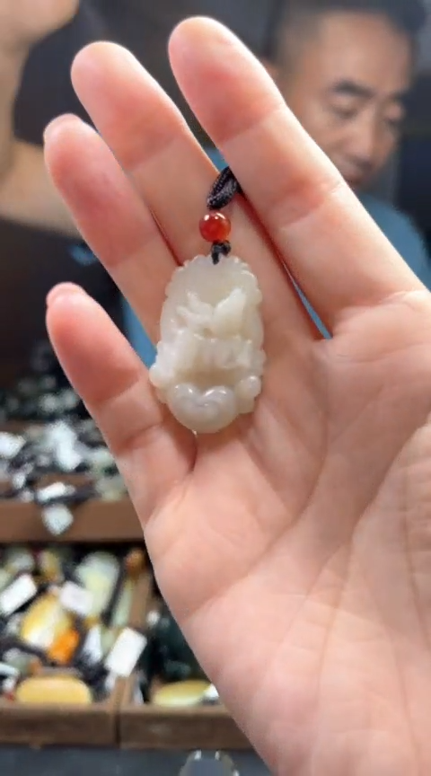 和田玉未镶嵌颈饰·