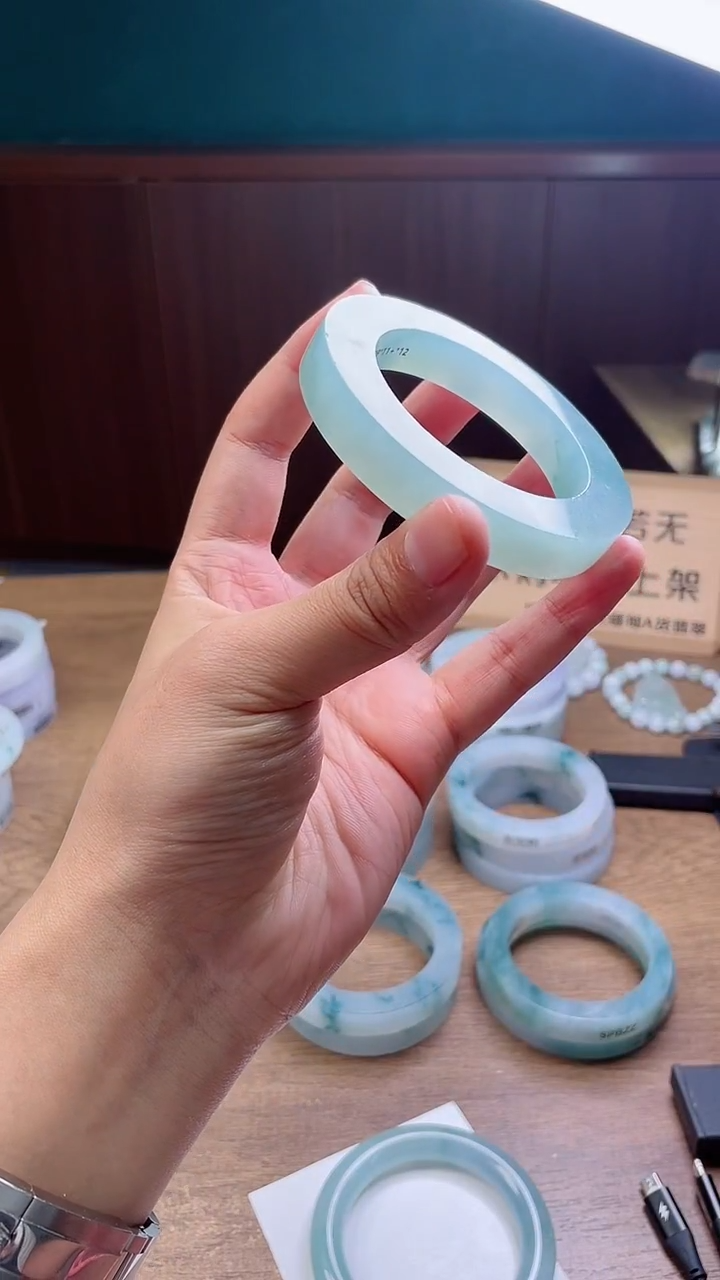 定制翡翠手镯未镶嵌定制