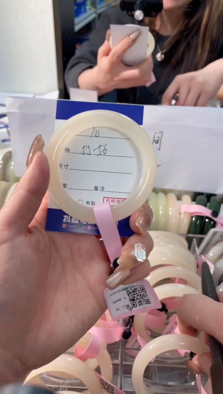 【闪购商品】和田玉手镯未镶嵌70