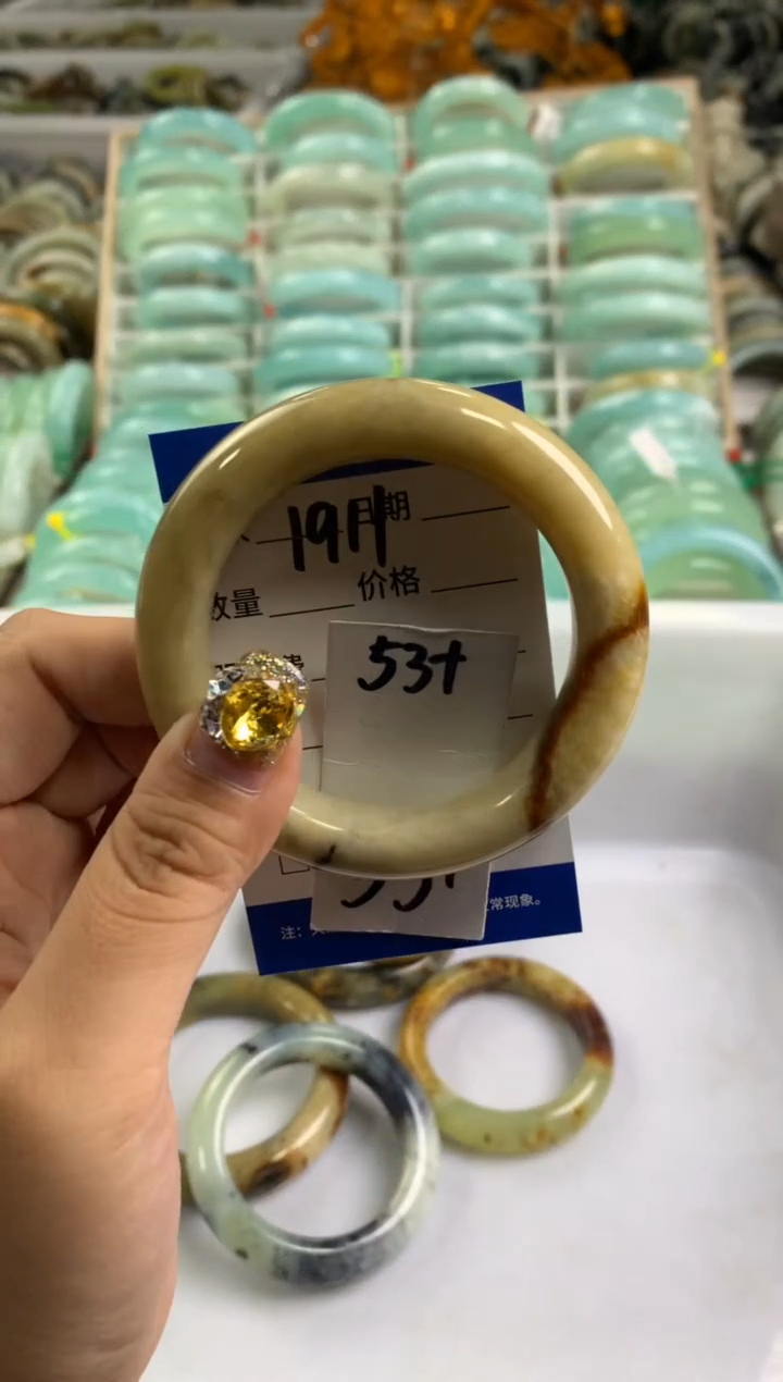 【闪购商品】蛇纹石玉手镯未镶嵌1910