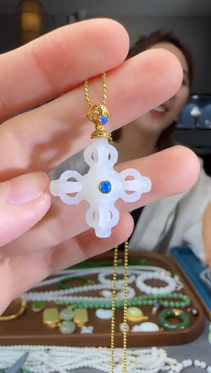 和田玉18K金镶嵌吊坠(不含链)1