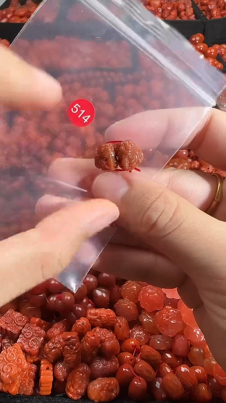 颈饰未镶嵌南红玛瑙1