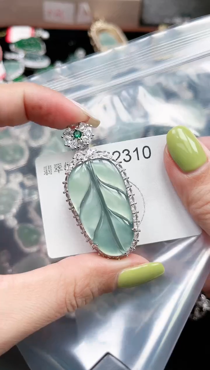 【闪购商品】翡翠颈饰未镶嵌2310赠皮绳