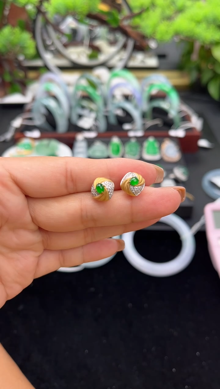 18K金镶嵌翡翠耳钉耳钉