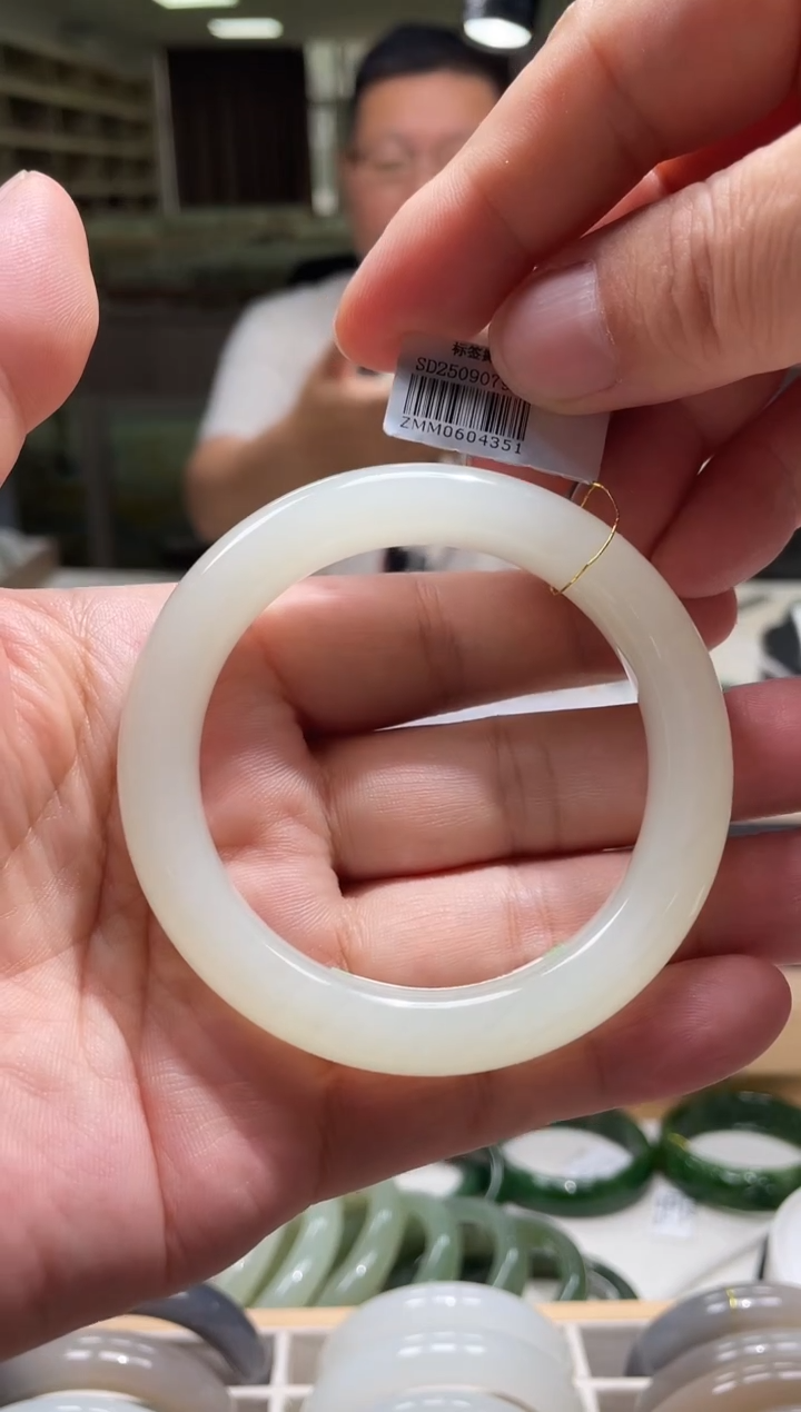 未镶嵌手镯和田玉57-59圈口 4351