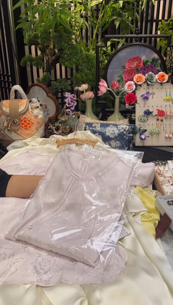 织绣半**然非遗苏绣手工饰品