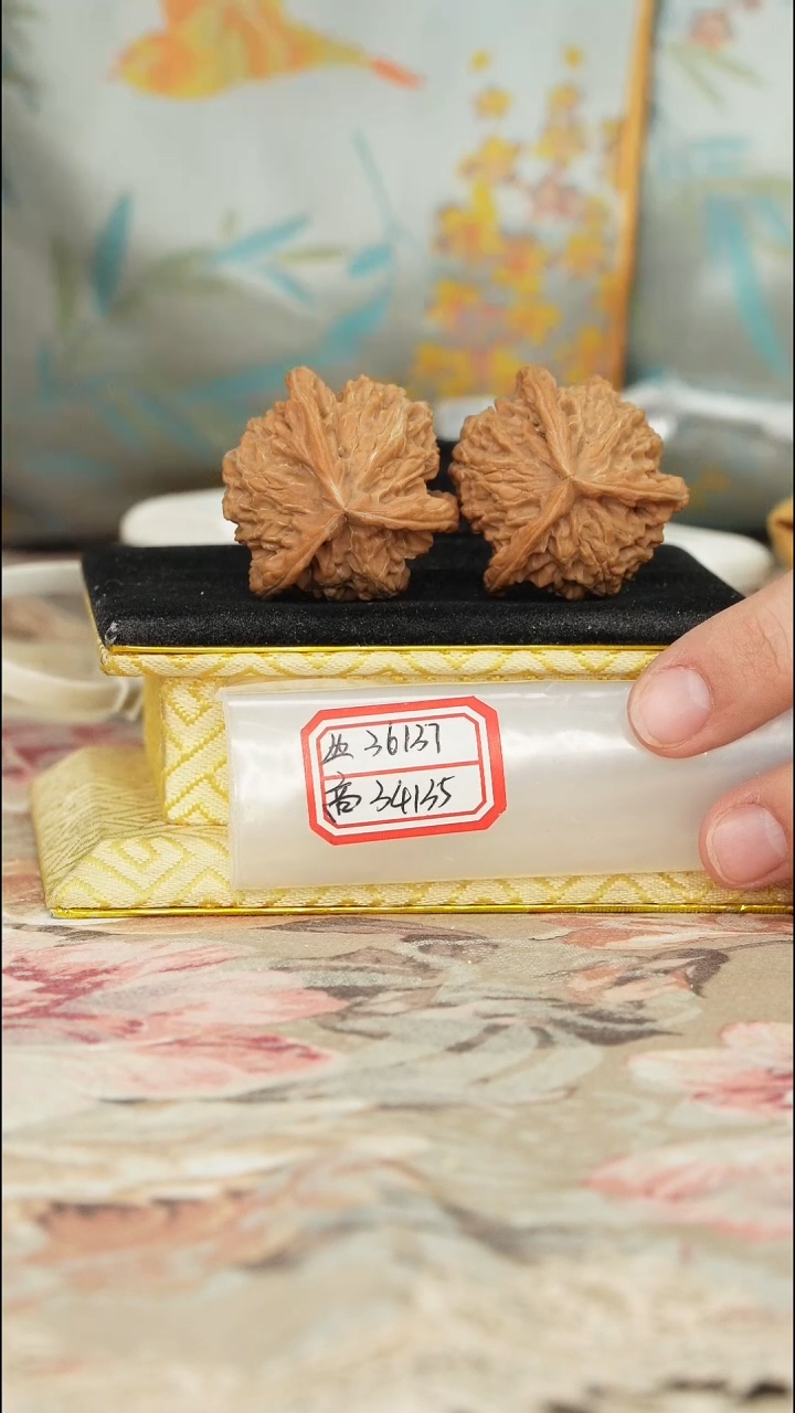 【闪购商品】文玩核桃把件盘山三棱