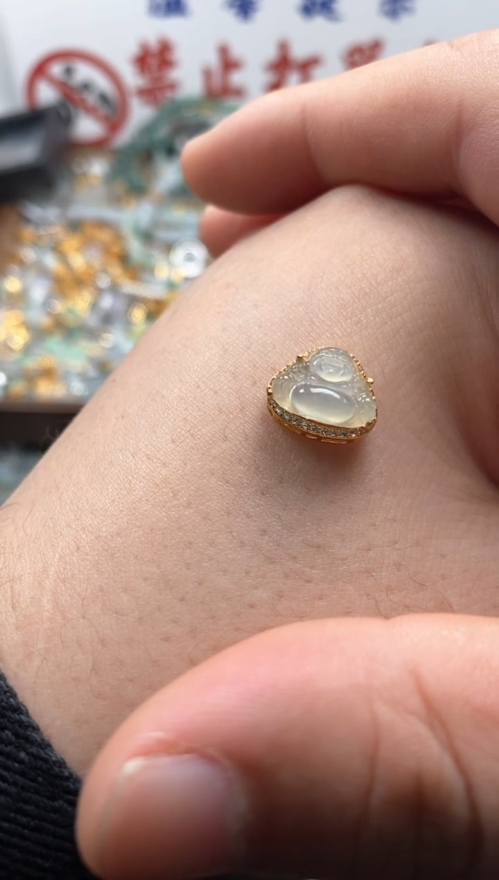 【闪购商品】翡翠颈饰未镶嵌哥哥