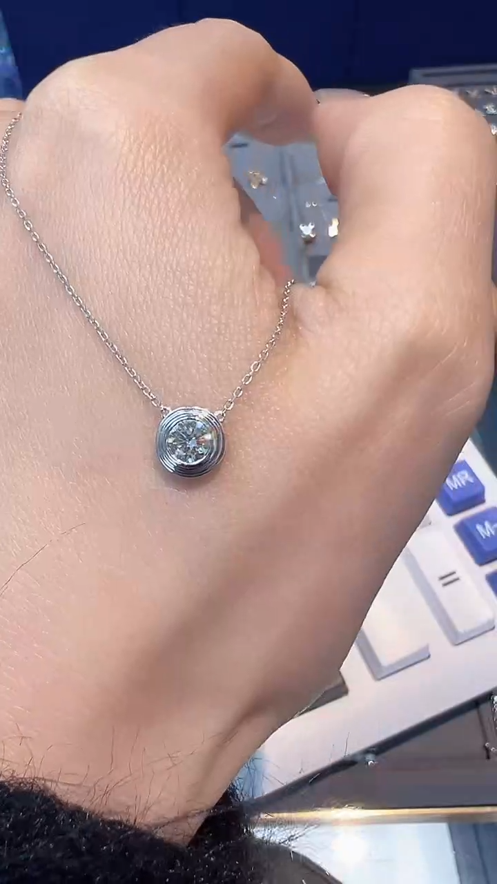 【闪购商品】钻石颈饰18K金镶嵌项链