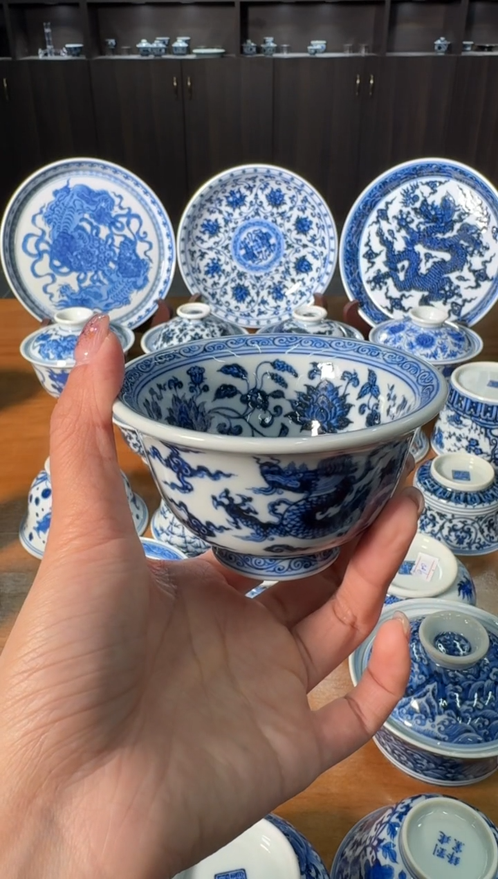 【闪购商品】杯刘建锋窑龙纹内绘缠枝花卉压手杯