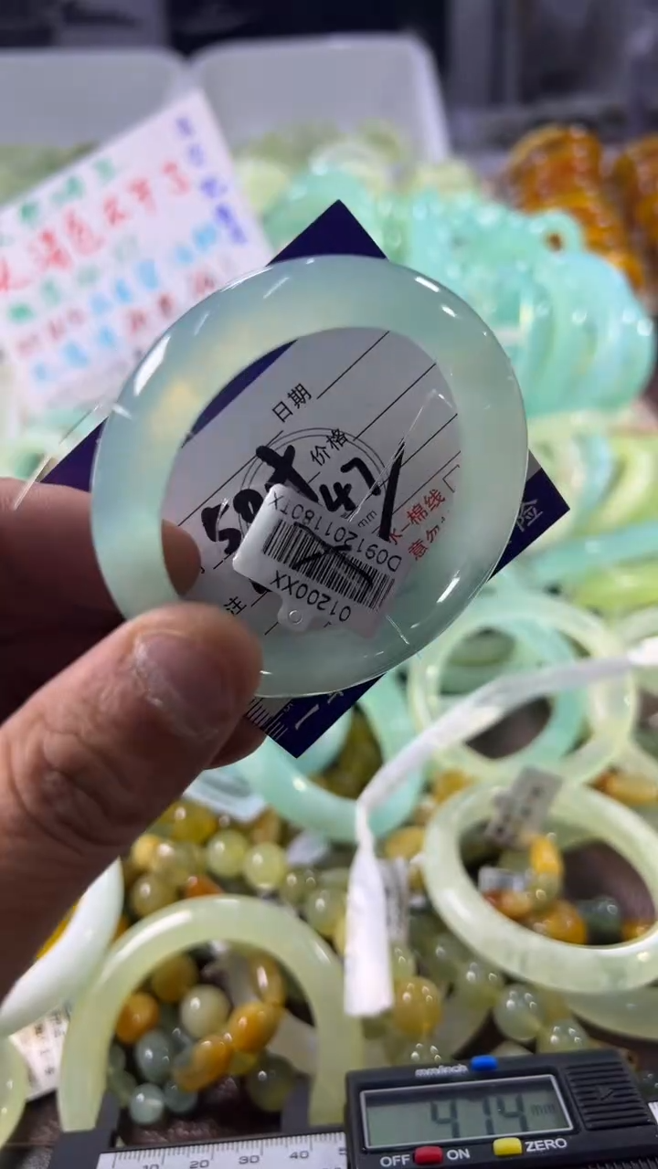 未镶嵌蛇纹石玉手镯1