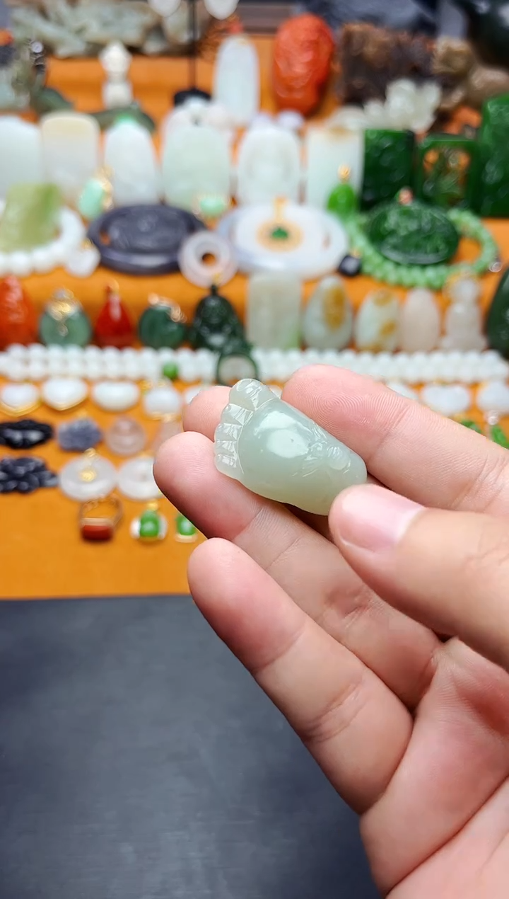【闪购商品】和田玉颈饰未镶嵌知足常乐01