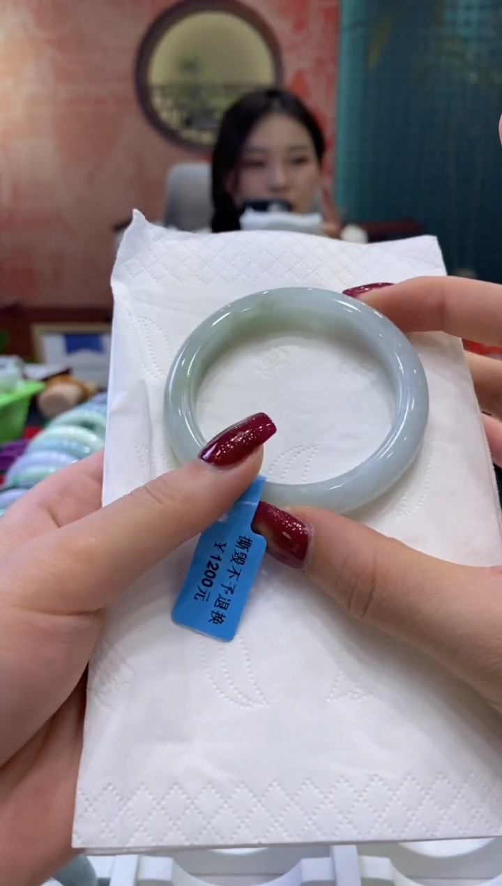 【闪购商品】翡翠手镯未镶嵌多人00334