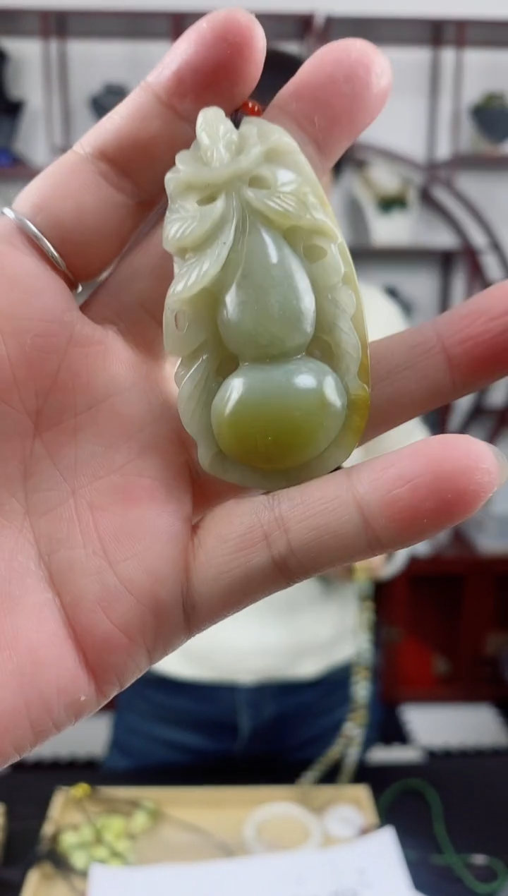 未镶嵌岫玉颈饰1
