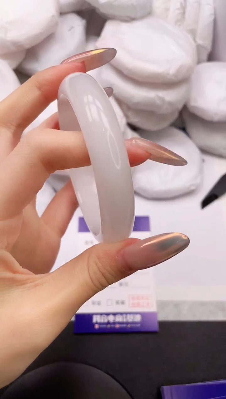 【闪购商品】石英质玉手镯未镶嵌4K218-60