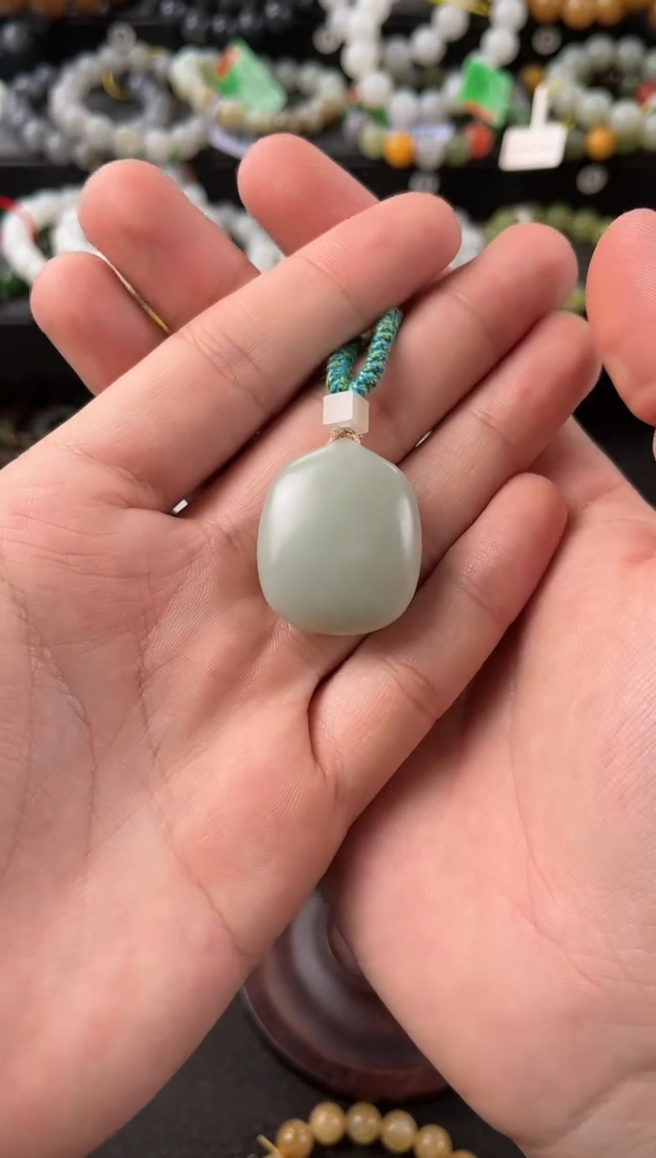 【闪购商品】和田玉无事牌未镶嵌且末青白水滴无事牌微色差