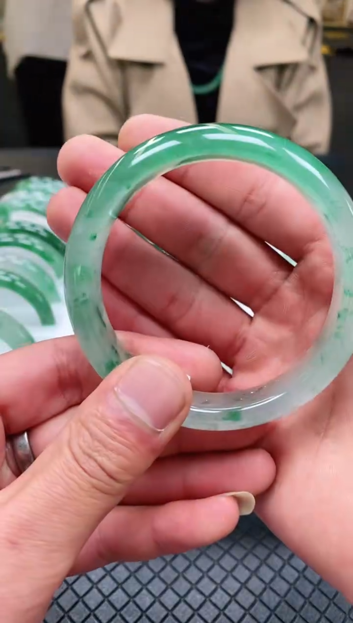 【闪购商品】石英质玉手镯未镶嵌2-冰飘花天然非洲翠-手镯.61