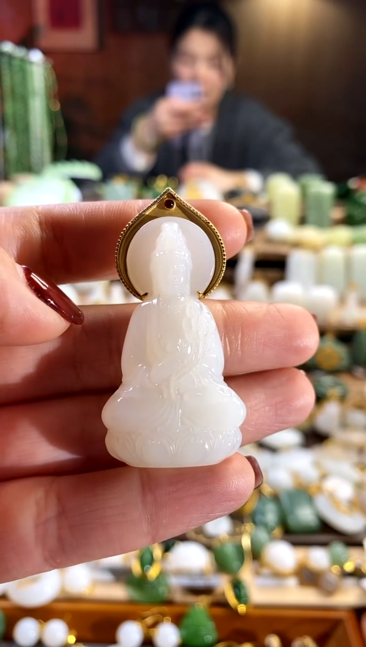 【闪购商品】和田玉吊坠18K金镶嵌。