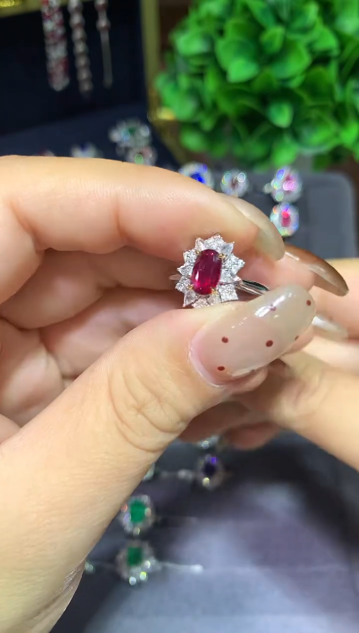 18K金镶嵌戒指红宝石1ct