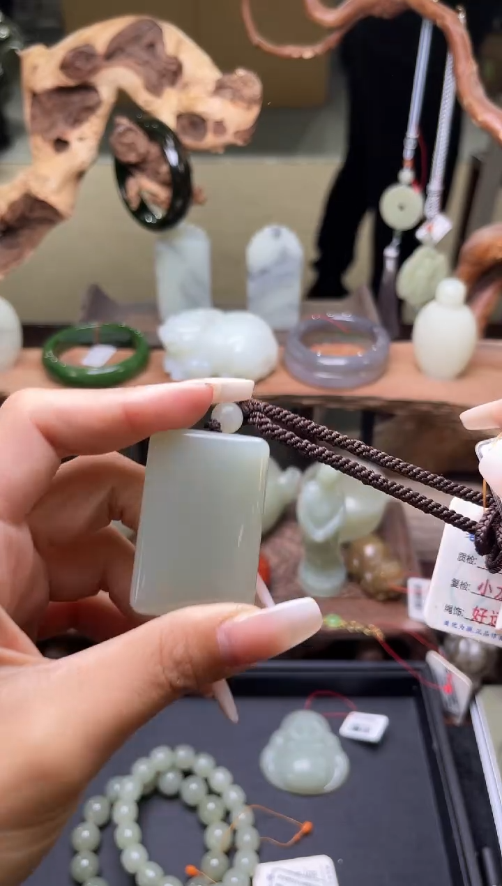 【闪购商品】和田玉吊坠未镶嵌且末迪克兰光面无事牌9007376