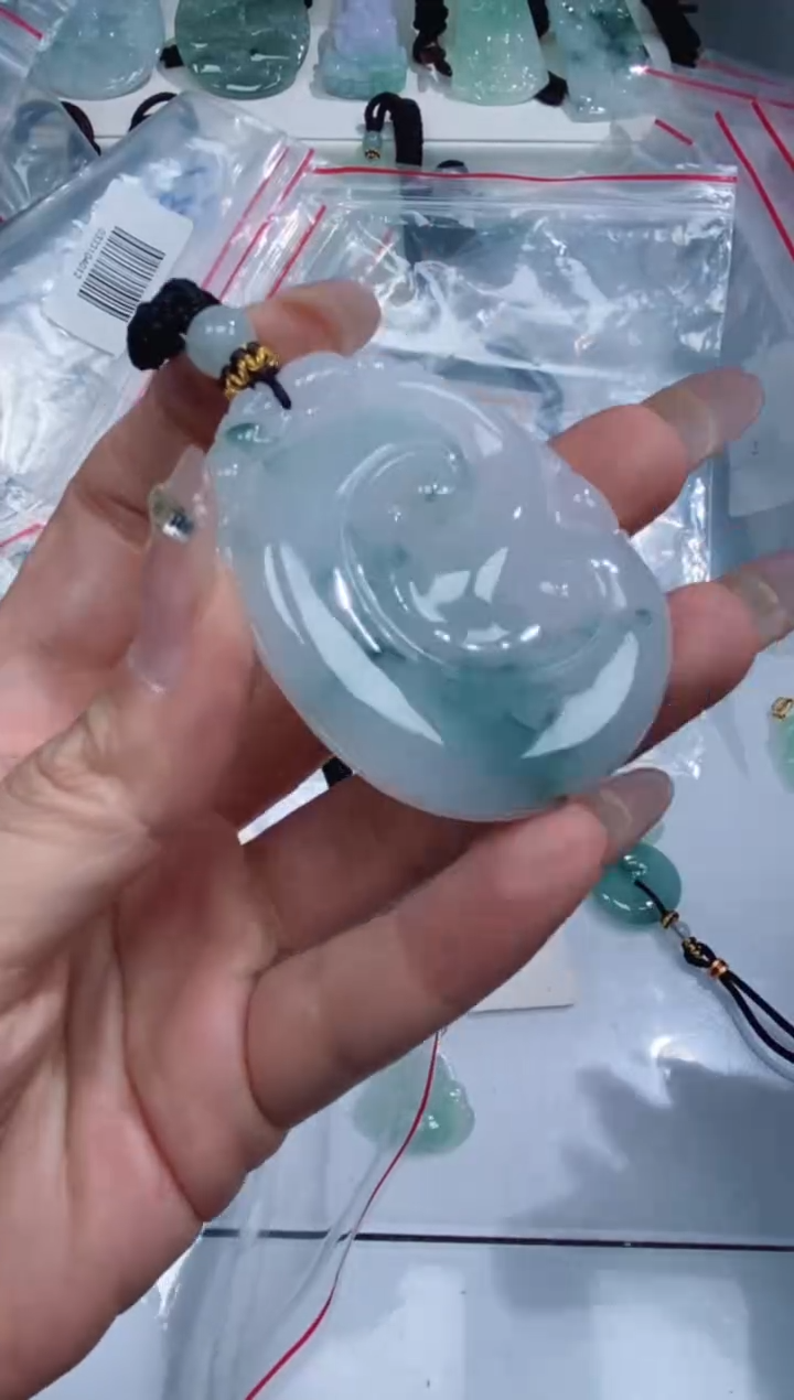 颈饰未镶嵌翡翠吊坠