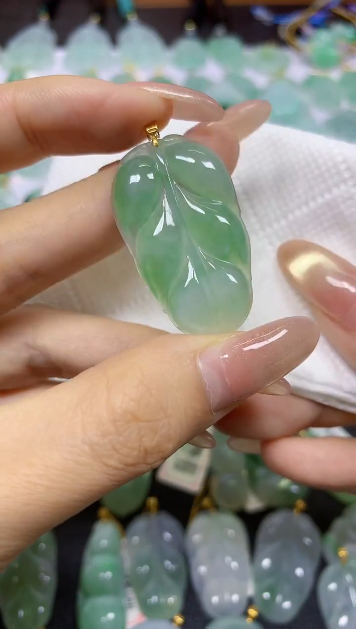 颈饰18K金镶嵌翡翠天然翡翠A货